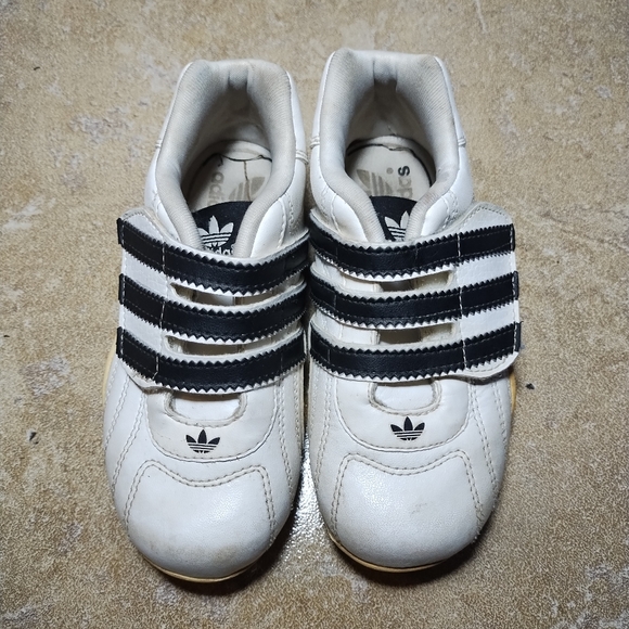 Adidas Goodyear Kids Velcro Sneakers Size 8K - Picture 1 of 6